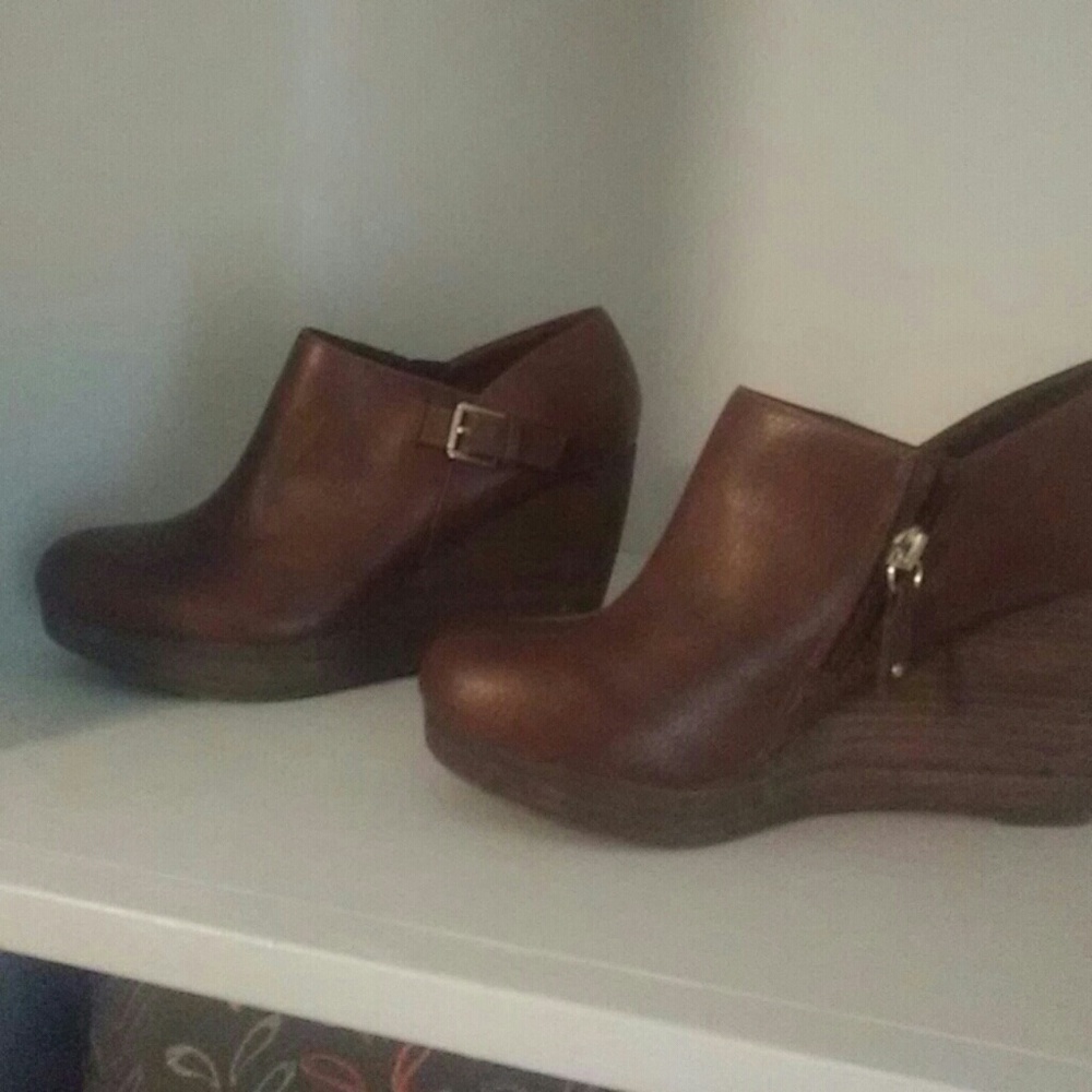 Wedge bootie